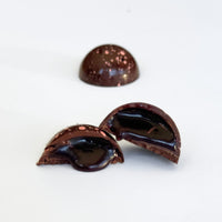 Duo de dômes au caramel x 12 (pistache & camerise)