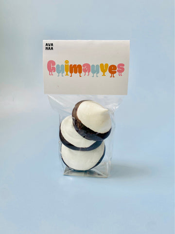 Guimauves artisanales au caramel trempées dans le chocolat