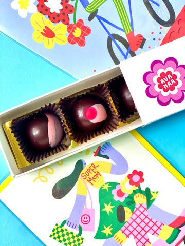 Boîte de 6 chocolats : dômes miel romarin avec leur sablé + dômes caramel fleur sel chocolat 70%